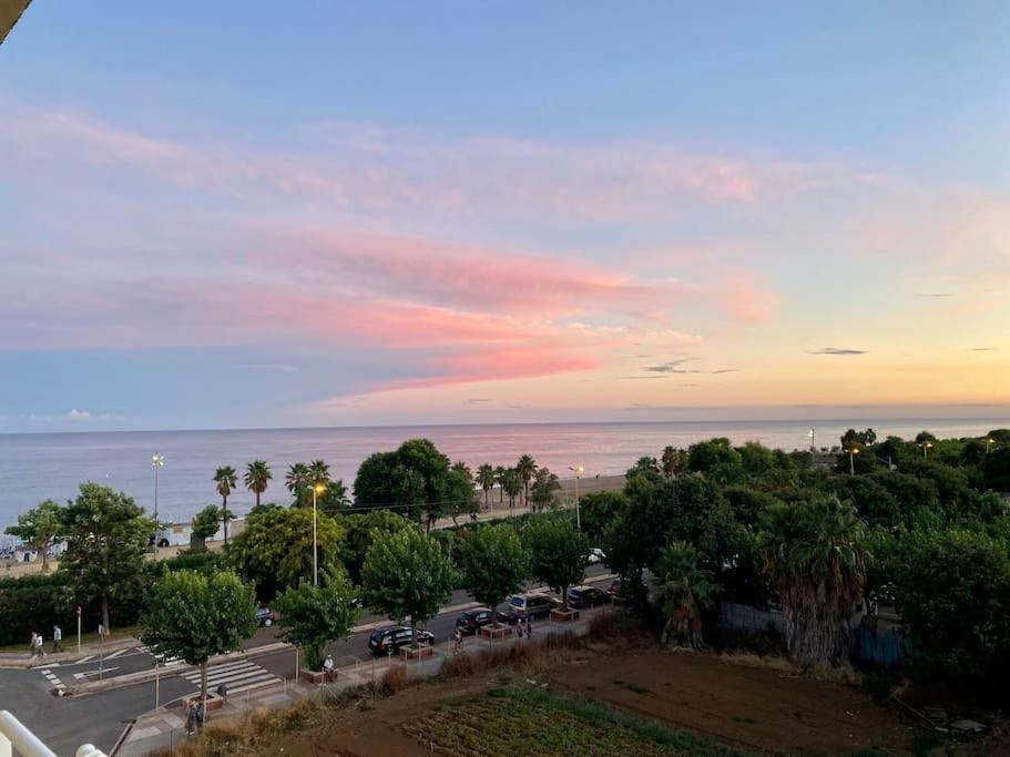 Apart. Pineda De Mar-Sea And Mountains Views Екстер'єр фото